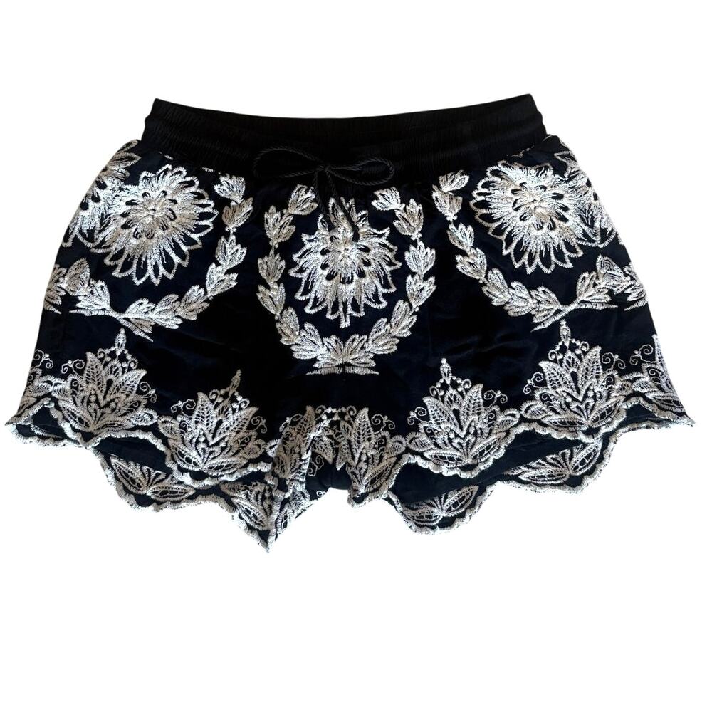 Eyelet Embroidered Pull-On Cotton shorts from Solitaire black & cream Womens Med